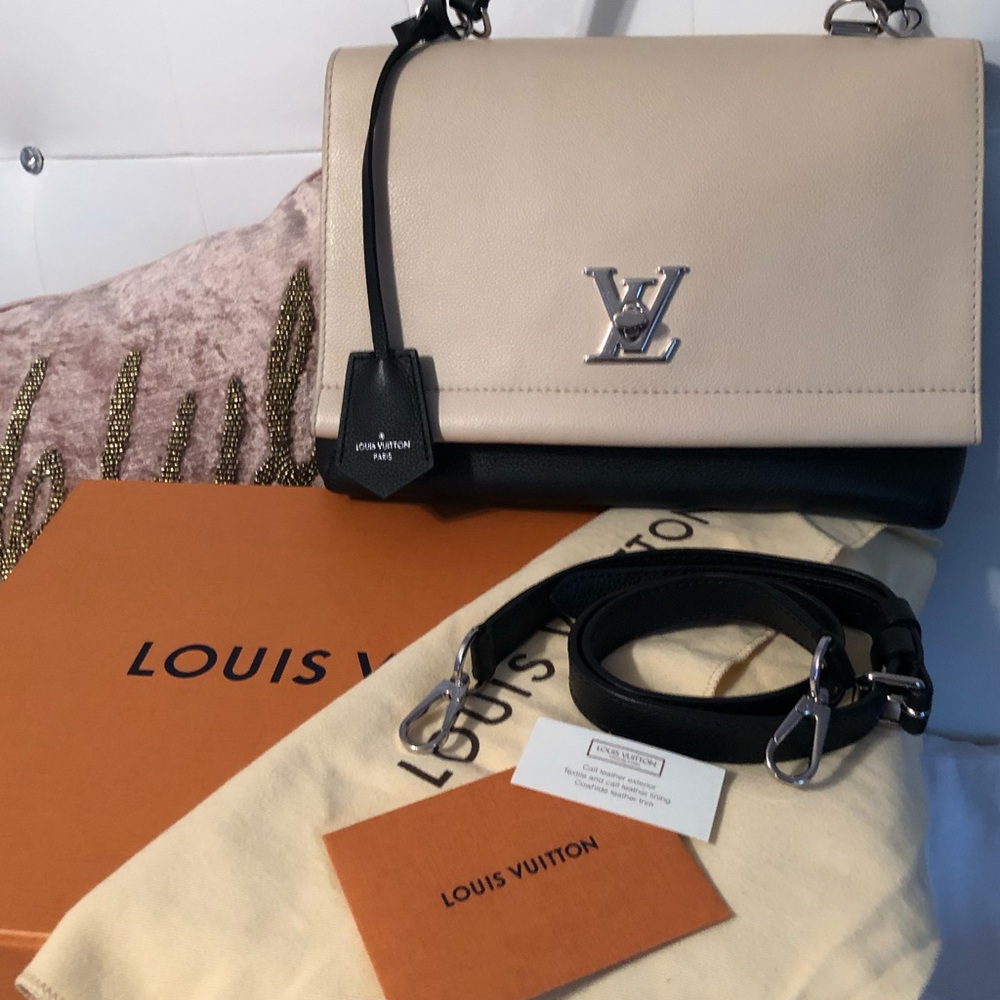 SOLD Like New Gorgeous Louis Vuitton Noir Bag